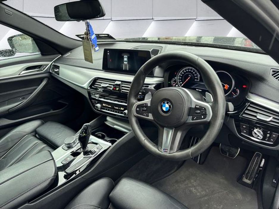 2018 BMW 5 Series - image 10