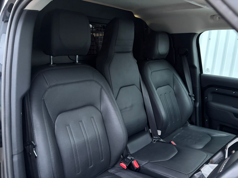 2021 Land Rover Defender - image 18
