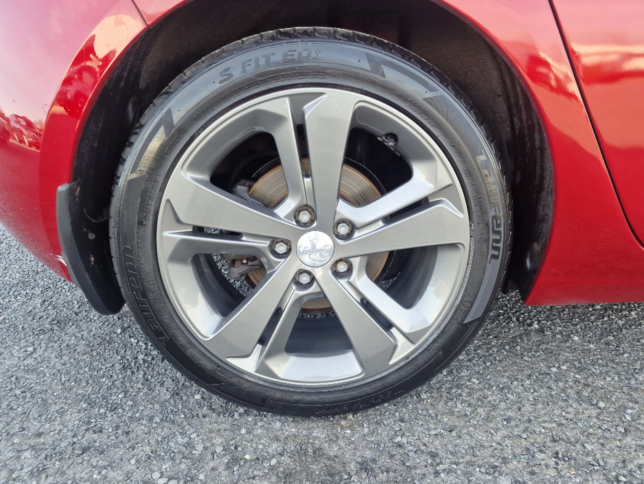 2019 Peugeot 308 - image 4