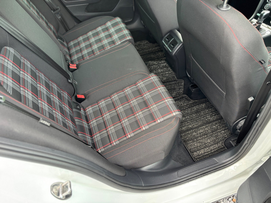 2018 Volkswagen Golf - image 24