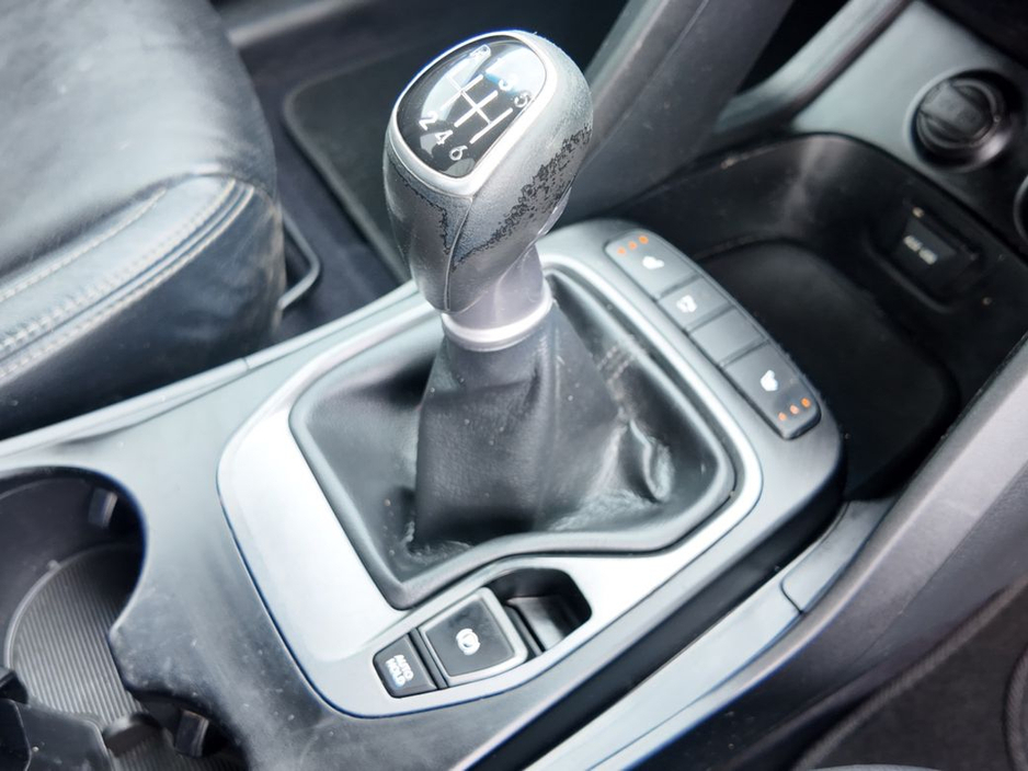 2016 Hyundai Santa Fe - image 16