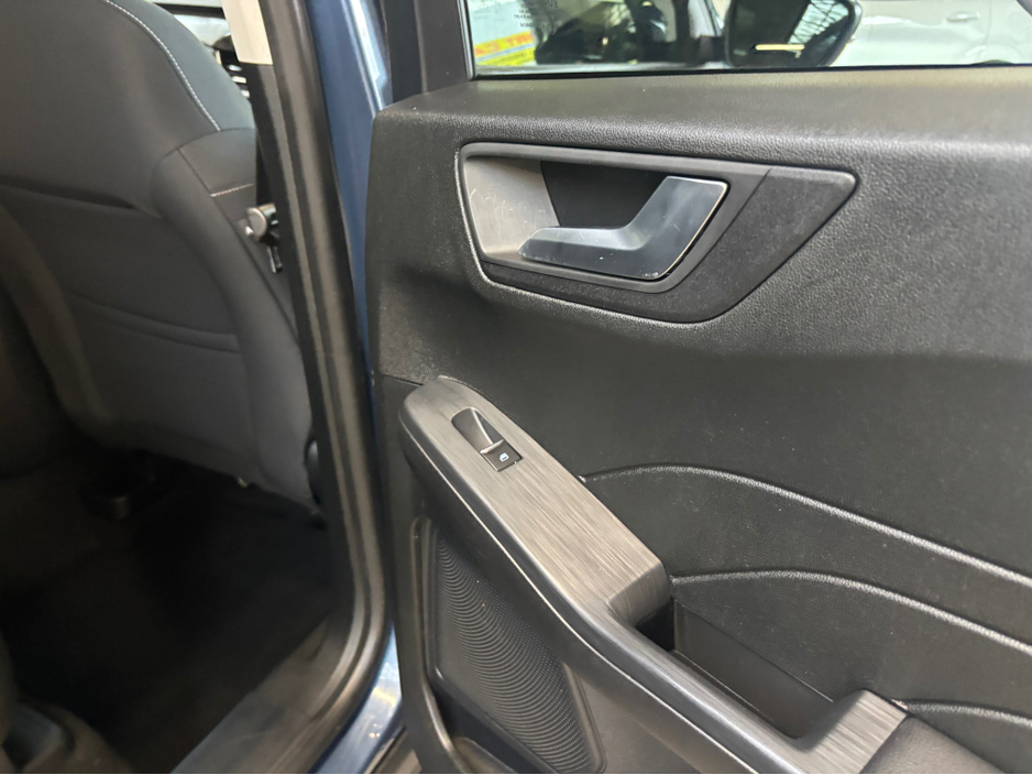 2021 Ford Kuga - image 7