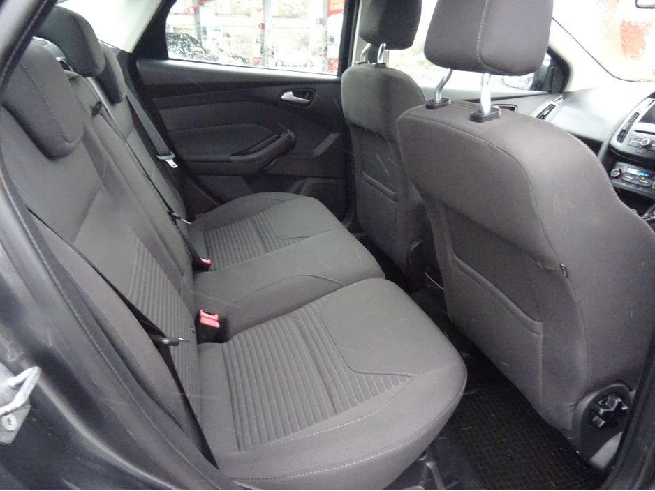 2016 Ford Focus - image 15