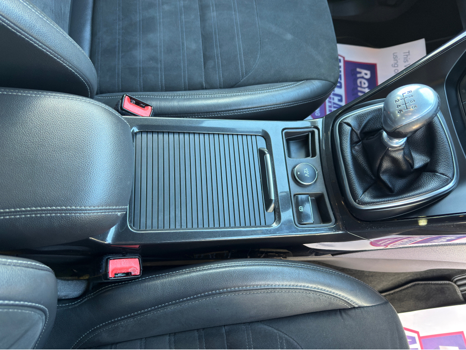 2017 Ford Kuga - image 25