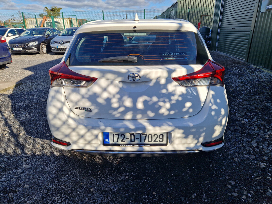 2017 Toyota Auris - image 7