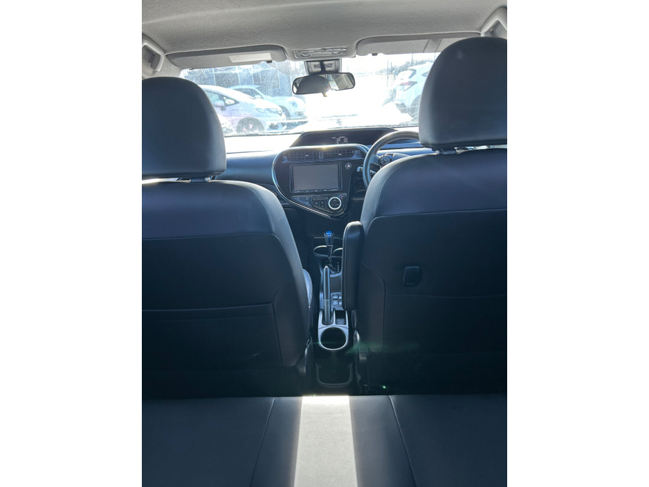 2018 Toyota Aqua - image 12