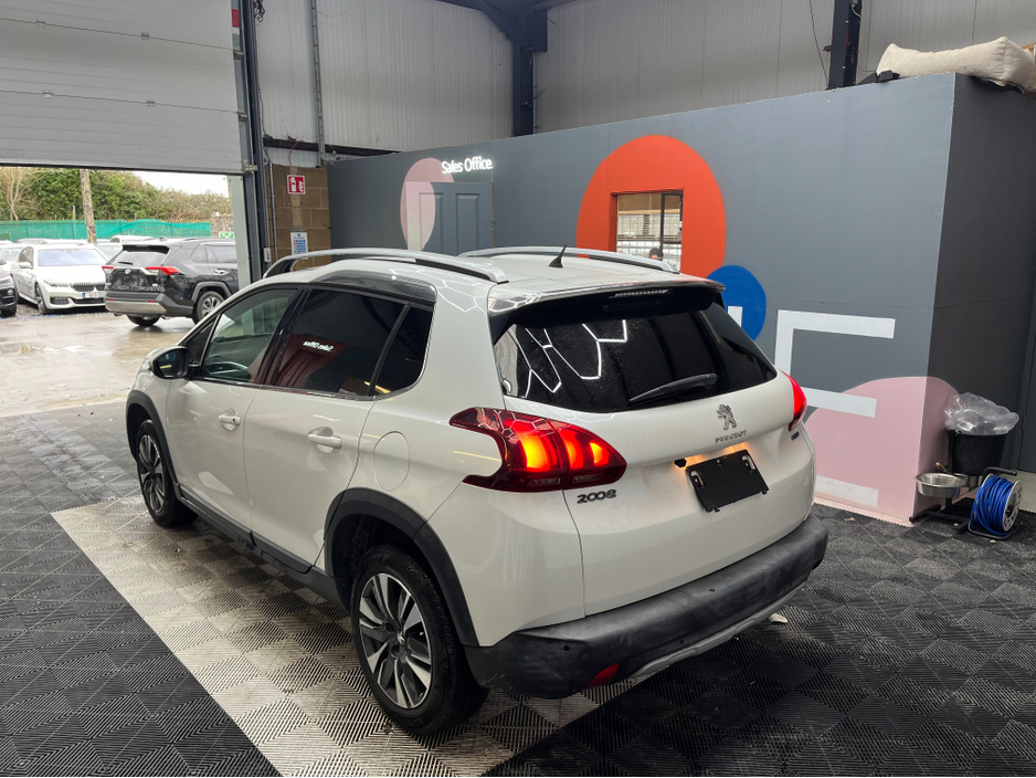 2017 Peugeot 2008 - image 4