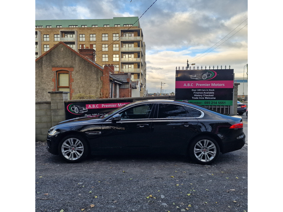 2017 Jaguar XF - image 5