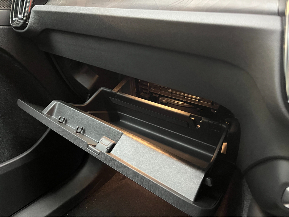 2023 Volvo XC40 - image 20