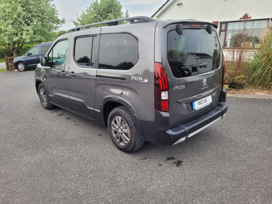 2023 Peugeot Rifter - image 9