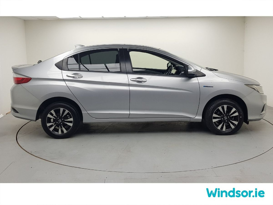 2018 Honda Grace - image 12