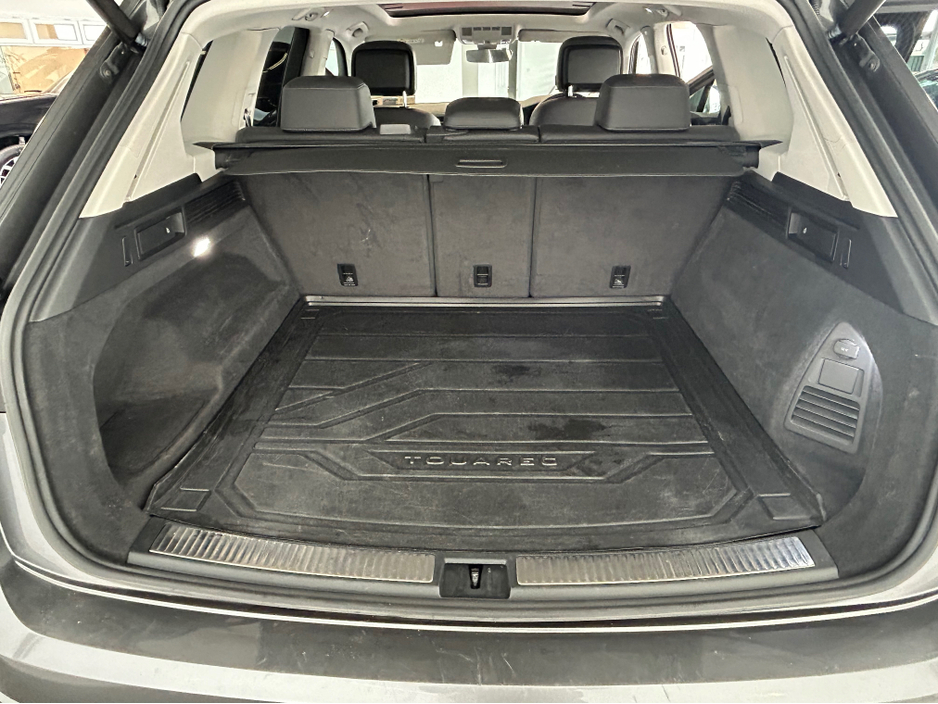2020 Volkswagen Touareg - image 6