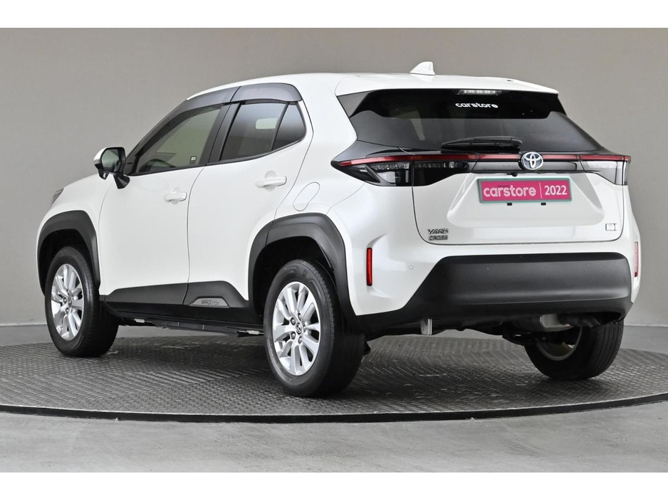 2022 Toyota Yaris Cross - image 5