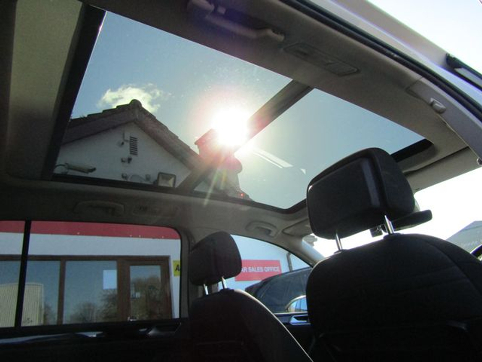 2017 Volkswagen Touran - image 34