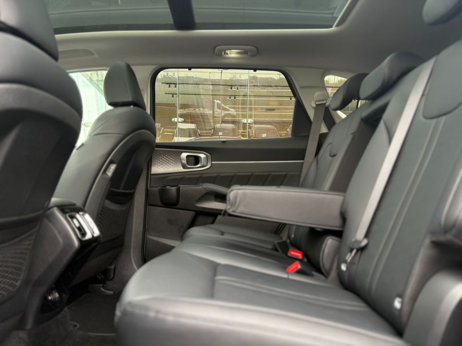 2025 Kia Sorento - image 4