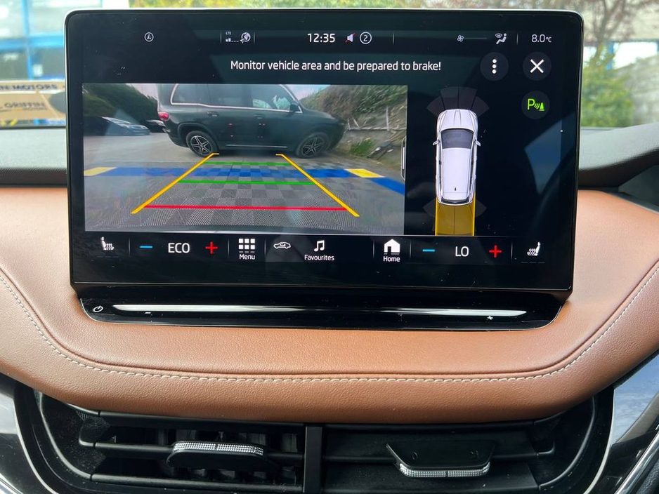 2022 Skoda Enyaq - image 8