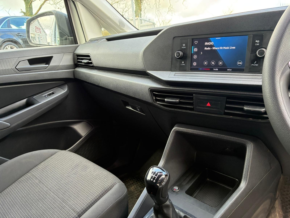 2023 Volkswagen Caddy - image 6