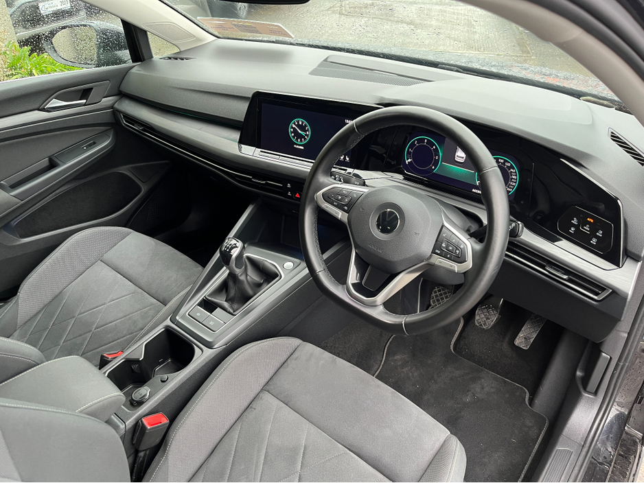 2021 Volkswagen Golf - image 14