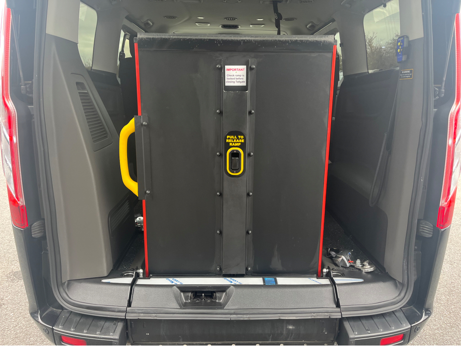 2022 Ford Tourneo - image 9