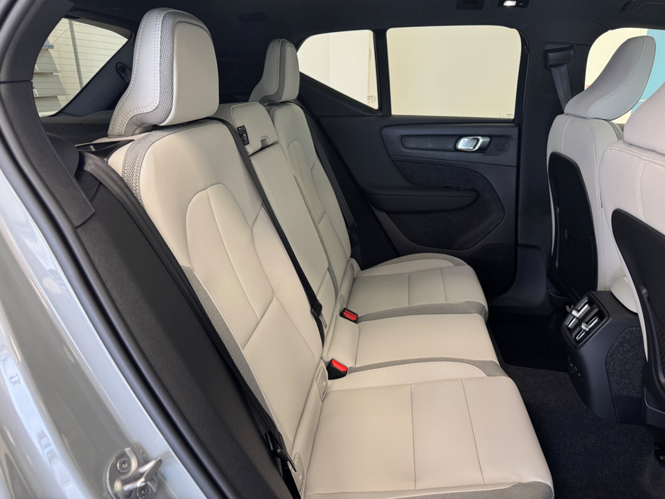 2026 Volvo EX40 - image 14