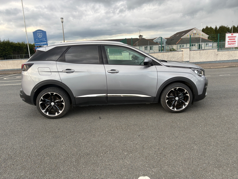 2019 Peugeot 3008 - image 4
