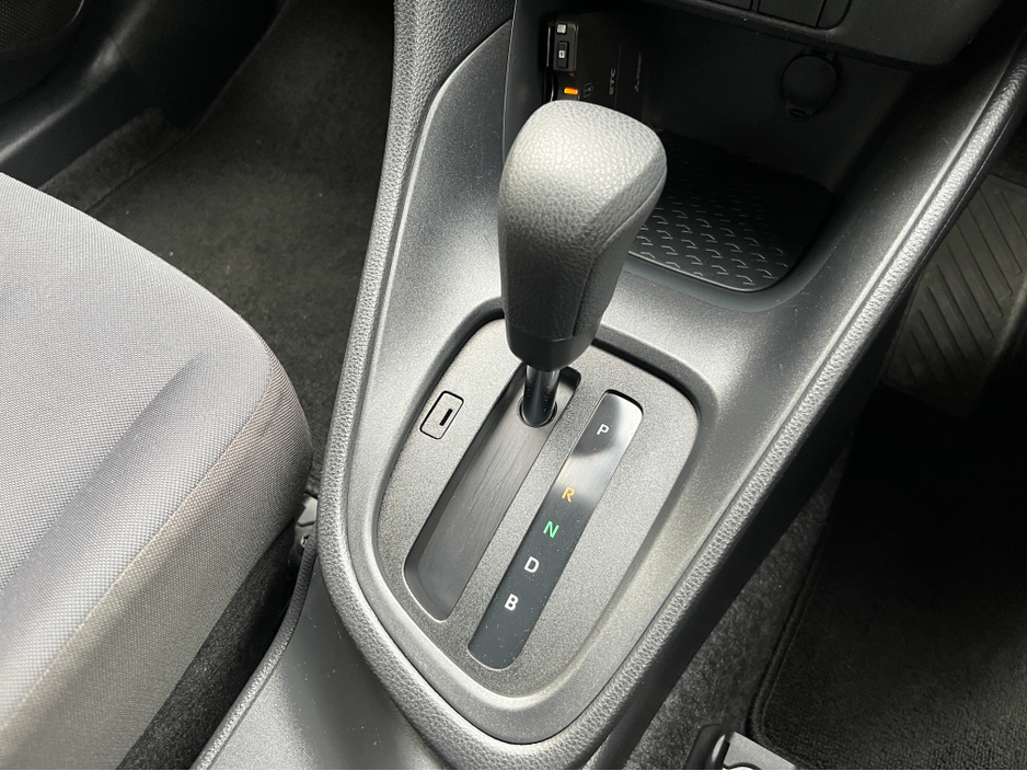 2021 Toyota Yaris - image 15