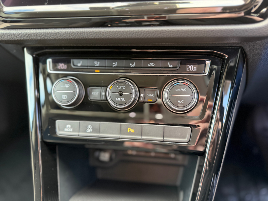 2017 Volkswagen Touran - image 23