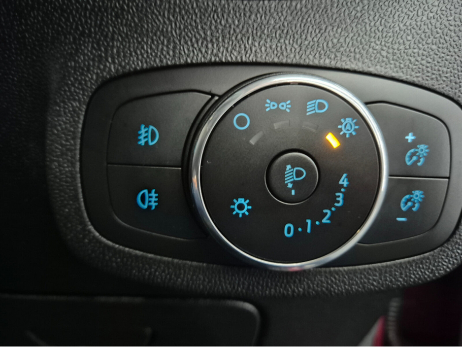 2022 Ford Fiesta - image 7