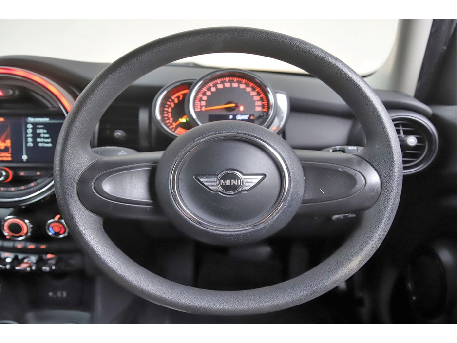 2017 MINI Hatch 1.5 AUTO 5DR *1 YEARS WARRANTY* €15,990