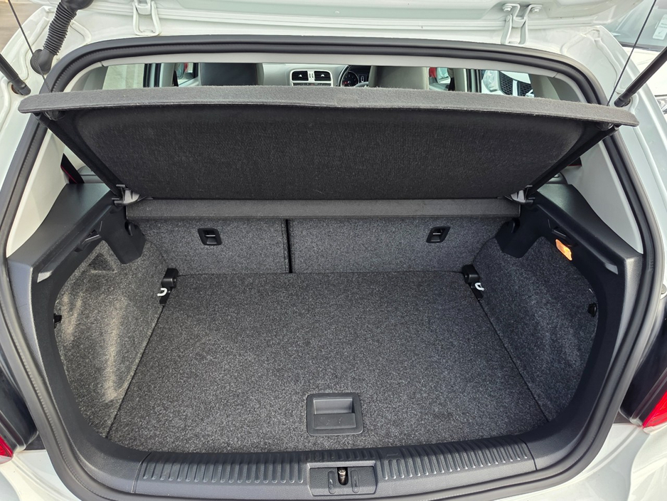 2016 Volkswagen Polo - image 11