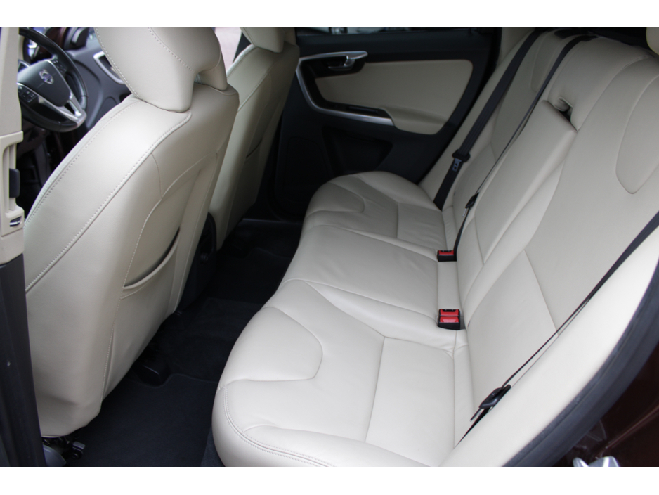 2015 Volvo XC60 - image 20