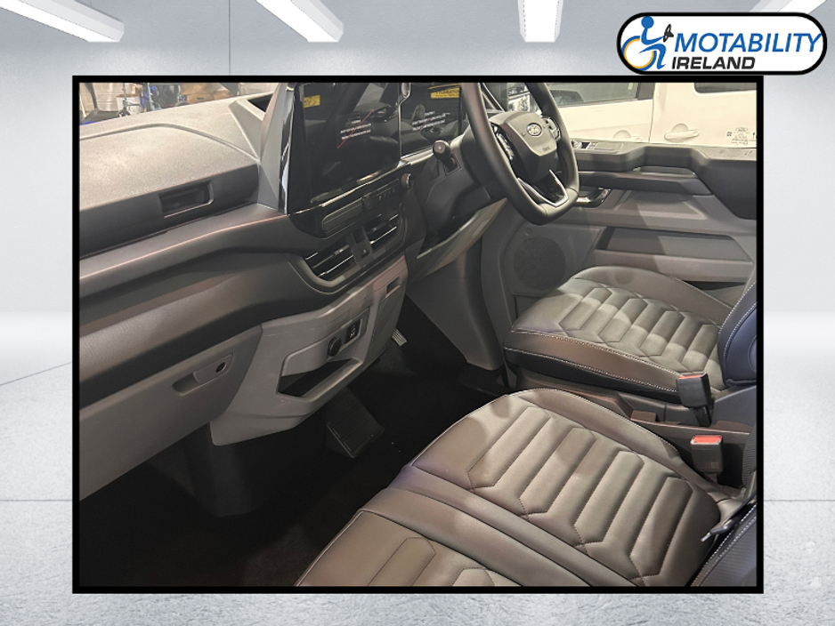 2026 Ford Tourneo Custom - image 11