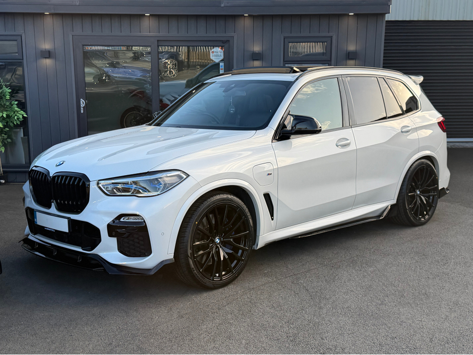 2021 BMW X5 - image 2