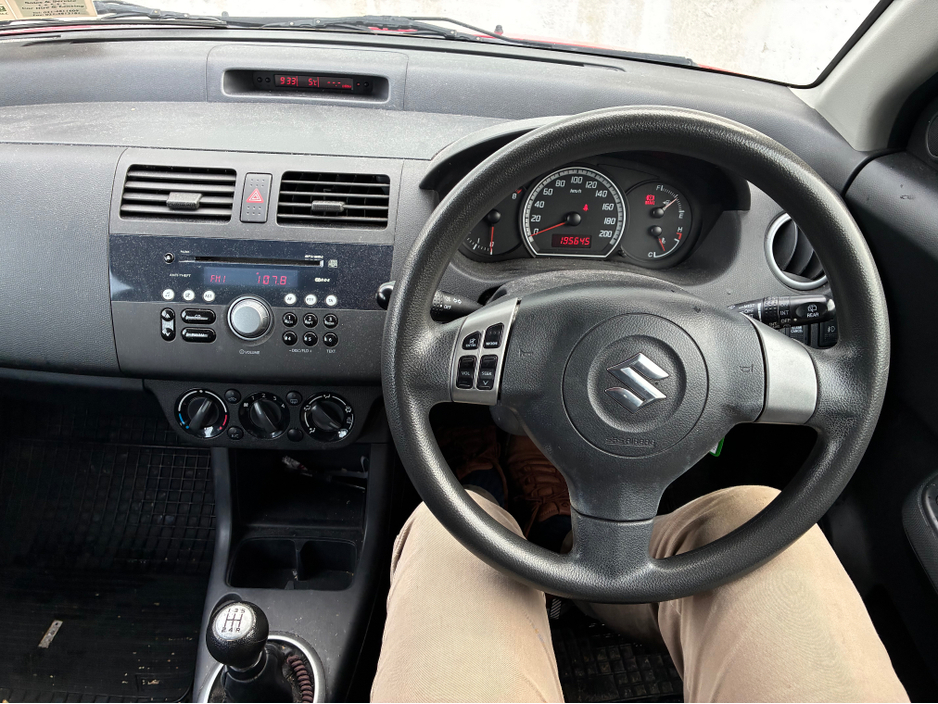 2007 Suzuki Swift - image 15