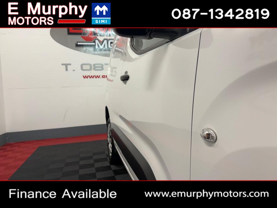 2021 Peugeot Partner - image 21