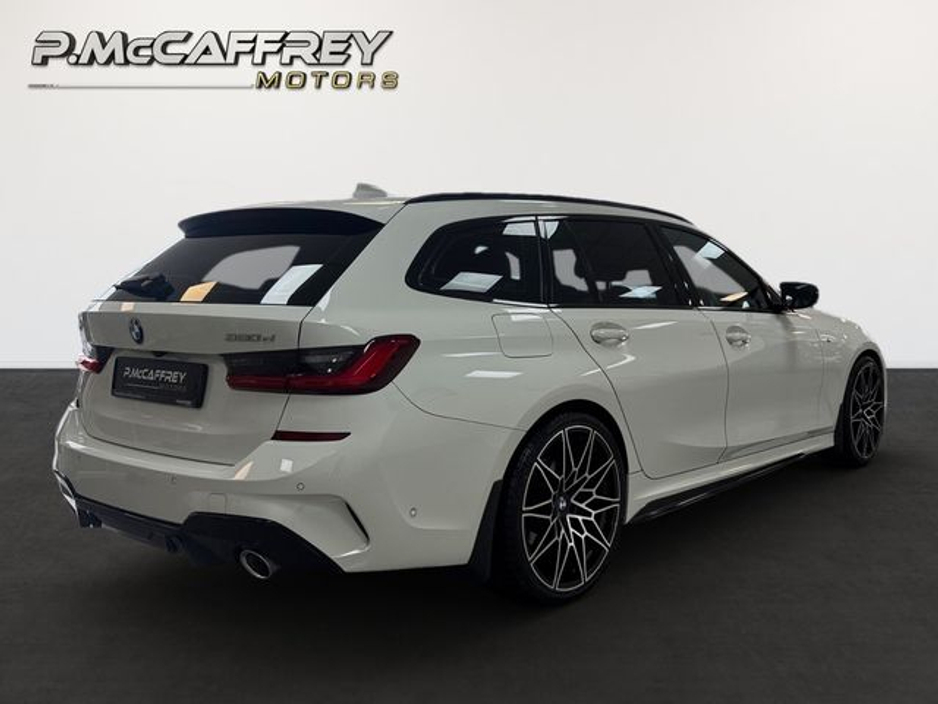 2021 BMW 3 Series - image 5