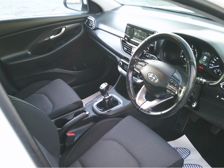 2017 Hyundai i30 NEW NCT 2028, DELUX, CRUISE , REVERSE CAMERA, €180 TAX, LOW KMS. HISTORY. €12,999