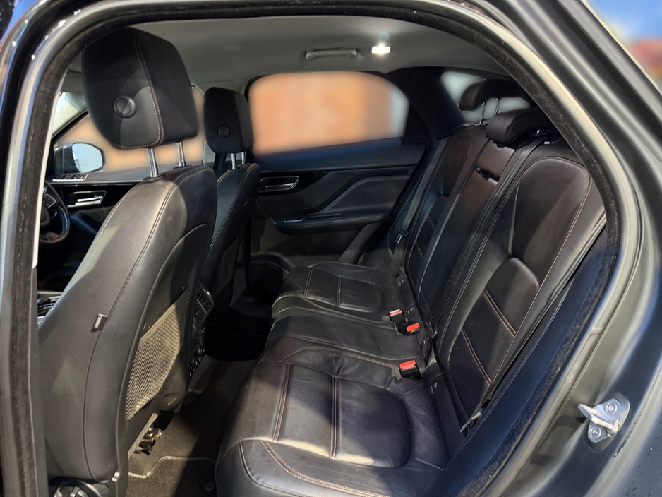 2016 Jaguar F-Pace - image 15
