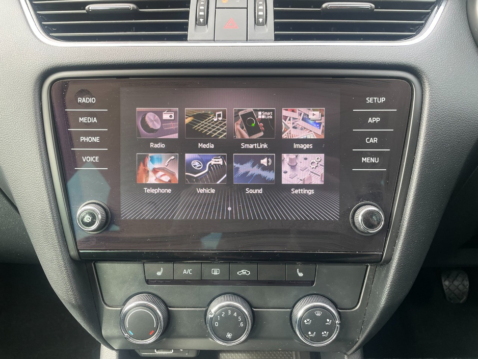 2020 Skoda Octavia - image 12