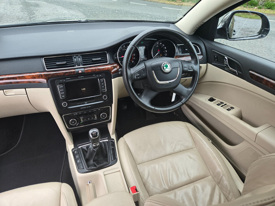 2013 Skoda Superb - image 9