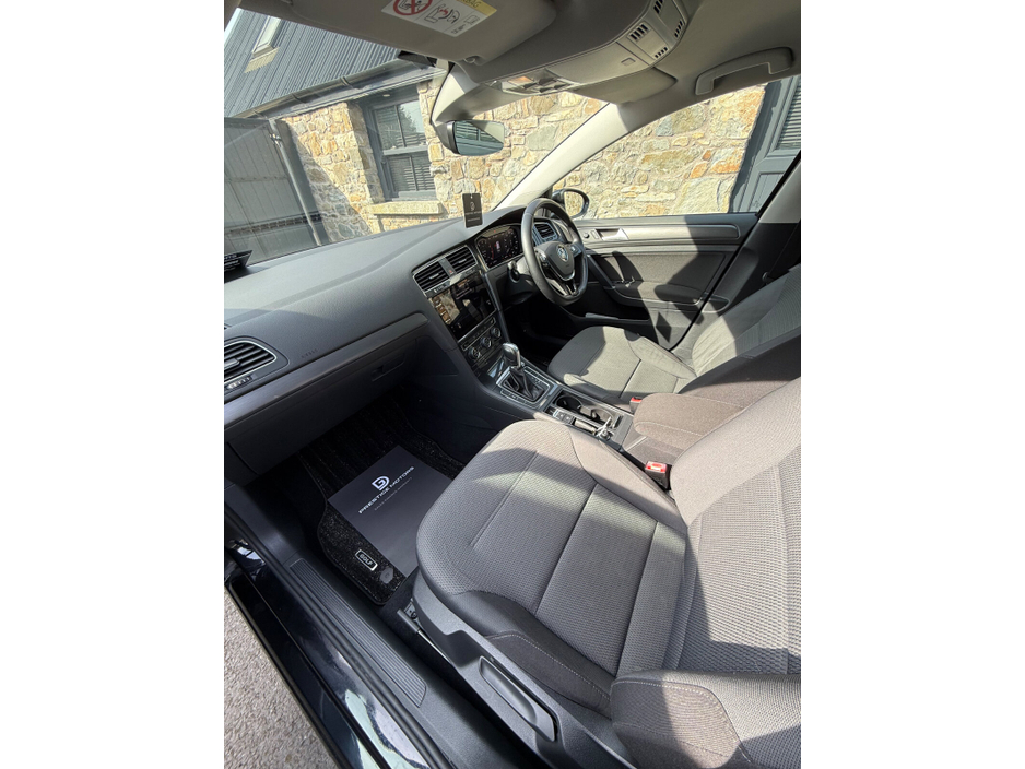 2018 Volkswagen Golf - image 11