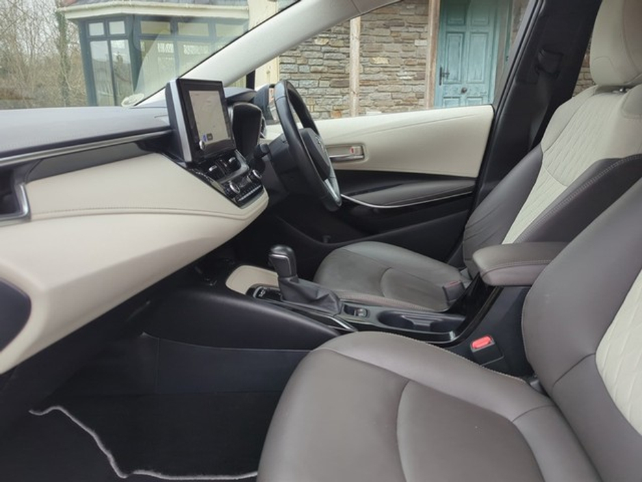 2022 Toyota Corolla - image 6