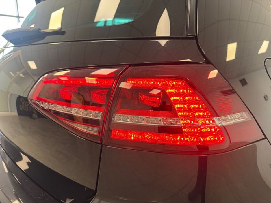 2016 Volkswagen Golf - image 18