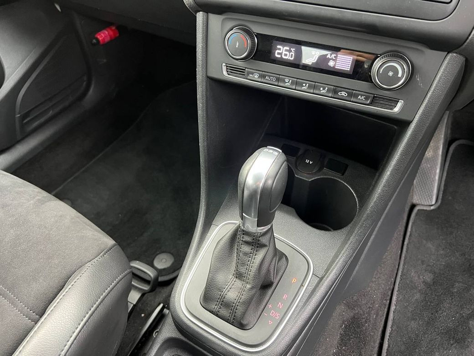 2016 Volkswagen Polo HIGHLINE 1.2 TSI AUTO // FULL SERVICE HISTORY // LEATHER/ALCANTARA HEATED SEATS // REVERSE CAMERA €13,900