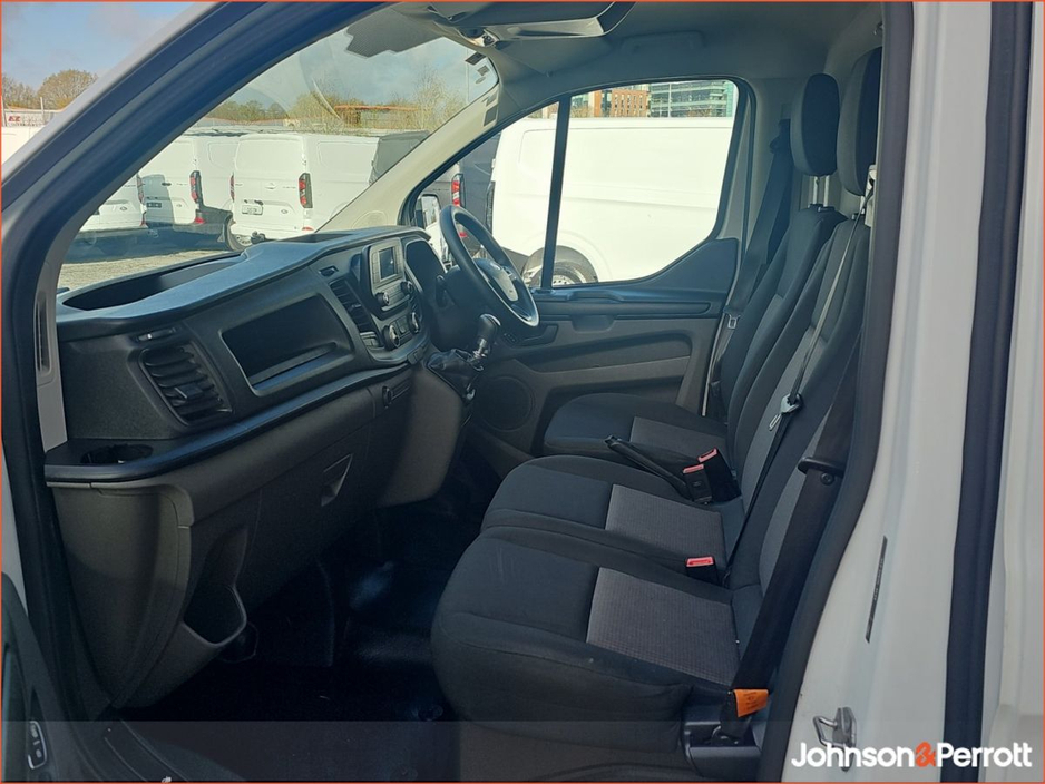 2021 Ford Transit Custom - image 3