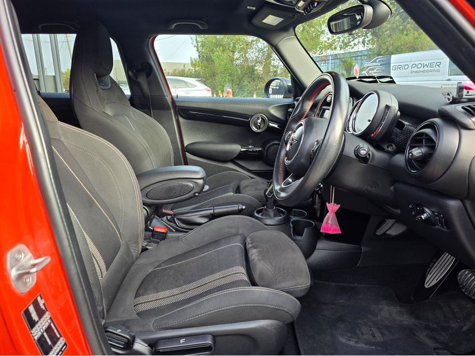 2020 MINI Cooper S - image 14