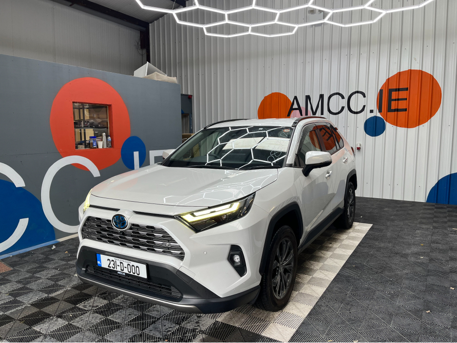 2023 Toyota Rav4 - image 5