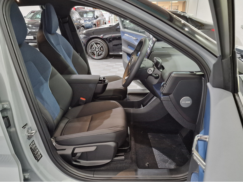 2024 Volvo EX30 - image 7