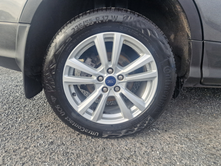 2019 Ford Kuga - image 4