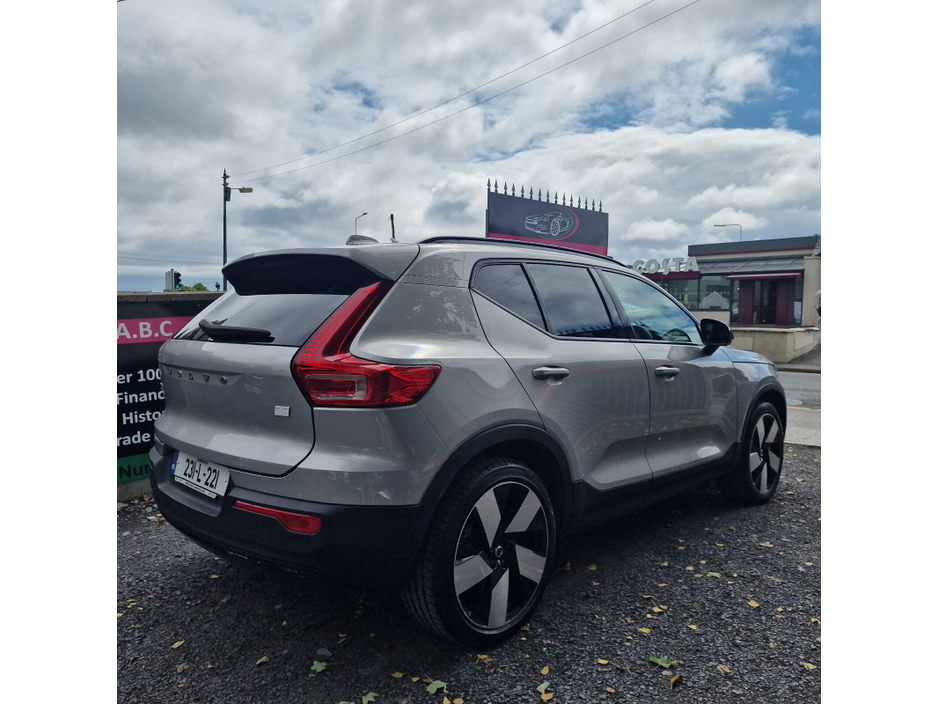 2023 Volvo XC40  €34,950